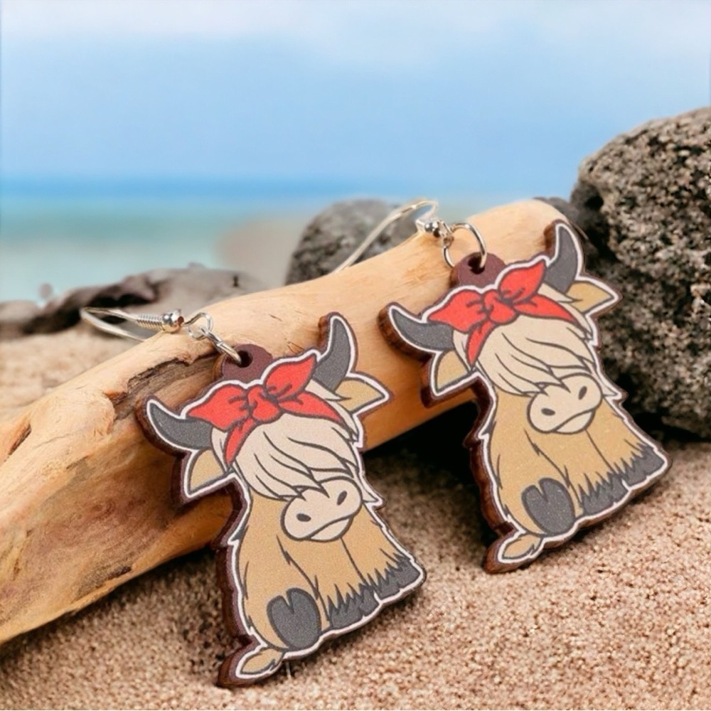 Country Chic: Charming Highland Cow Dangle Earrings for Animal Lovers! NWT - Picture 4 of 4
